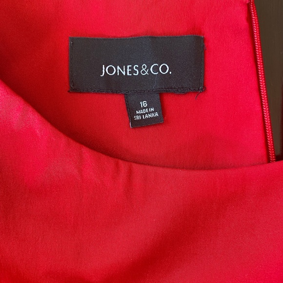 Beautiful red satin party dress - Picture 2 of 3